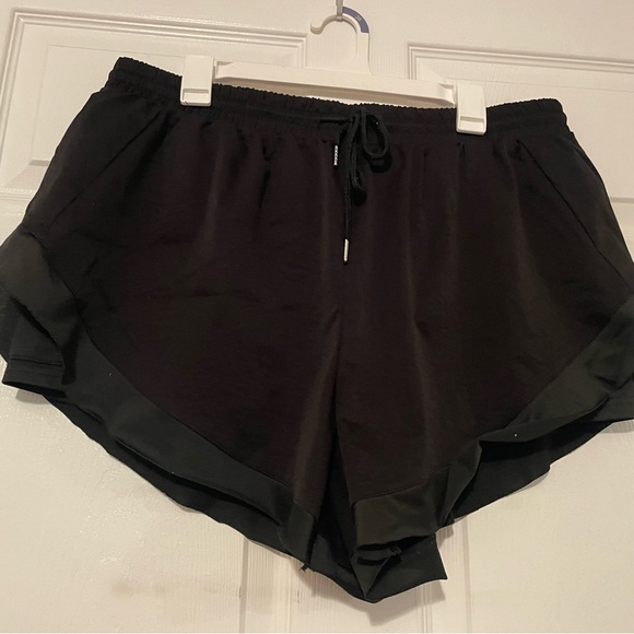 Athletic Flowy Shorts w Elastic Stretch Waistband - Picture 4 of 7